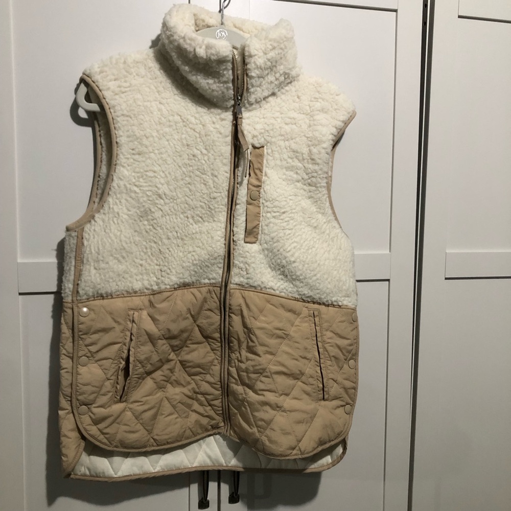 Abercrombie & Fitch Cream and Tan Sherpa Vest
